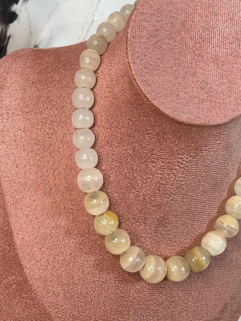 Beautiful Vintage Hong Kong Natural White Agate Necklace - Picture 2 of 10